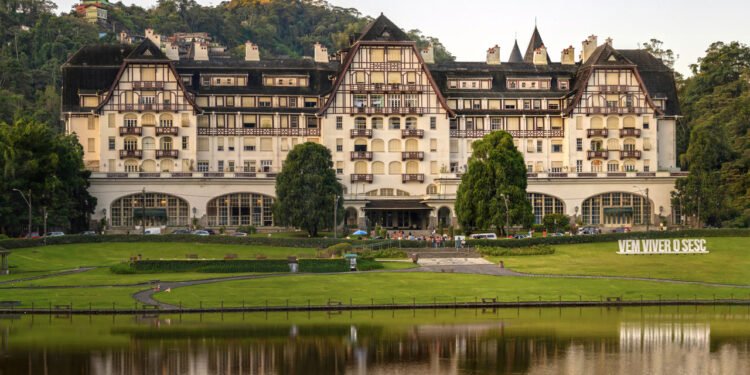 A única cidade planejada por um imperador nas Américas fica a 1 hora da capital e se tornou a mais segura do estado