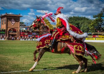A 150 km da capital, essa cidade com quase 300 anos de história tem ruas calçadas de pedra e mais de 80 quedas d'água