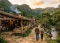 O vilarejo a 25 km de BH com cachoeiras, trilhas e restaurantes rústicos de comida mineira