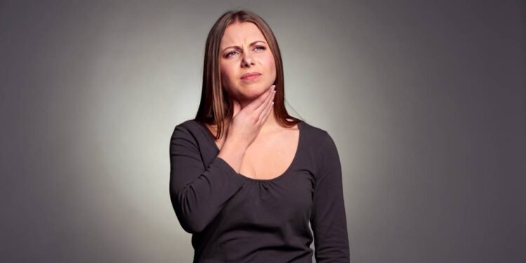 A válvula que separa o esôfago do estômago, chamada de esfíncter esofágico inferior, pode ficar mais “relaxada” - Créditos: depositphotos.com / konstantynov