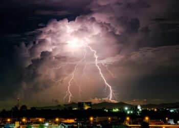Cheiro de chuva no ar? Entenda como plantas e bactérias avisam que o tempo vai virar