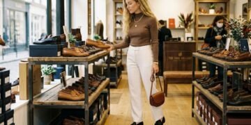 O sapato diferente que está fazendo mulheres abandonarem o tênis e mudando o jeito de se vestir em 2026