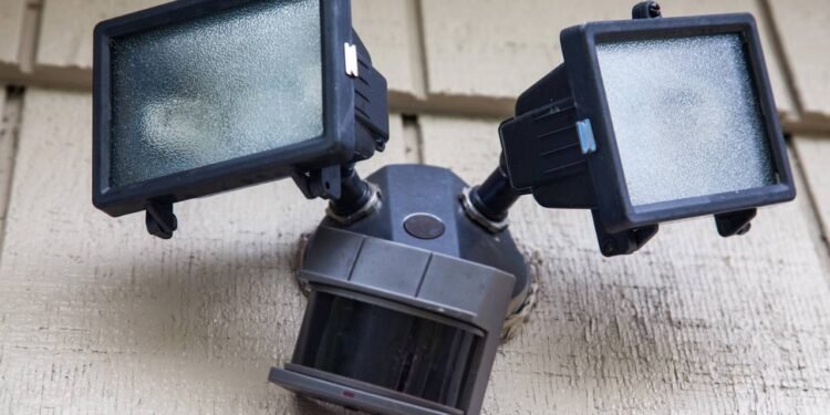 Esses dispositivos podem se conectar por Wi-Fi ou outros padrões - Créditos: depositphotos.com / studio49ak