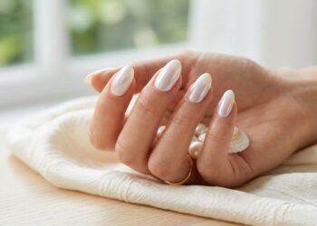 Adeus esmalte básico, os tons mais elegantes que iluminam quem não abre mão da sofisticação