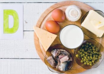 O cansaço que não passa e as dores nas costas podem ser sinais de que falta uma vitamina vital