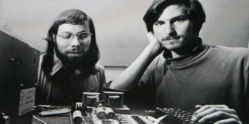 Ele ajudou a fundar a Apple, foi esquecido, vendeu suas ações por US$ 800 e hoje elas valem US$ 340 bilhões