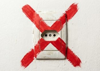 Adeus às tomadas de parede tradicionais: a tendência europeia que pode ser instalada sem furos ou obras