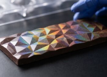 Faz mal comer chocolate holográfico ou esse brilho diferente é mais seguro do que parece