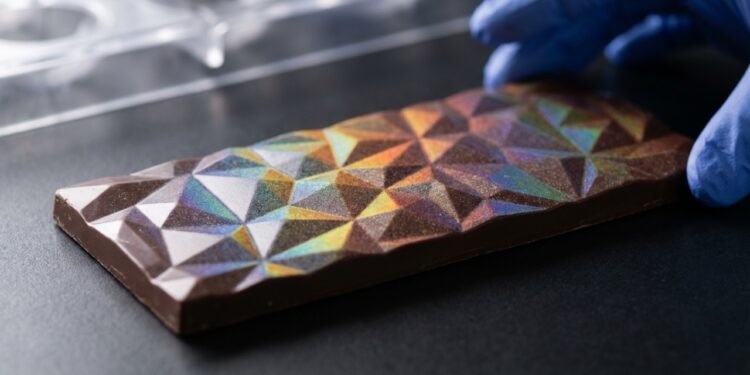 Faz mal comer chocolate holográfico ou esse brilho diferente é mais seguro do que parece