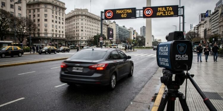 Quem violar essa lei de trânsito em abril vai receber multa de até R$ 21.000 com risco de suspensão da carteira de habilitação