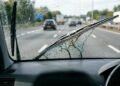 Pare de gastar com limpa para-brisa para o seu carro e prepare essa receita caseira que limpa rápido e funciona de verdade