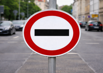 Essa placa simples pode gerar multa e risco no trânsito
