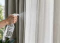 Vinagre nas cortinas elimina cheiro sem esforço