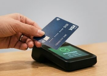 Usuários de pagamento por aproximação devem ficar em alerta com erro comum que pode abrir caminho para fraudes discretas