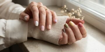 Cores de esmalte para abril de 2026: a tendência ideal para quem procura fugir dos tons classicos de sempre