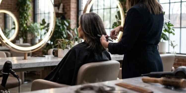 O corte de cabelo que mais valoriza o rosto quadrado em 2026 e quase ninguém conhece