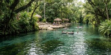 A praia de água doce cristalina, pouco conhecida, é considerada um paraíso escondido
