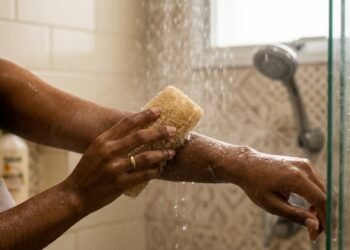 Bucha vegetal faz mal para a pele ou tudo depende do uso e dos cuidados no banho diário