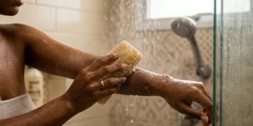 Bucha vegetal faz mal para a pele ou tudo depende do uso e dos cuidados no banho diário