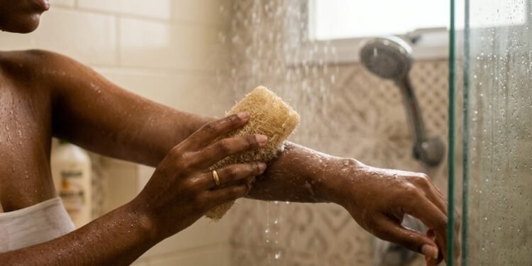 Bucha vegetal faz mal para a pele ou tudo depende do uso e dos cuidados no banho diário