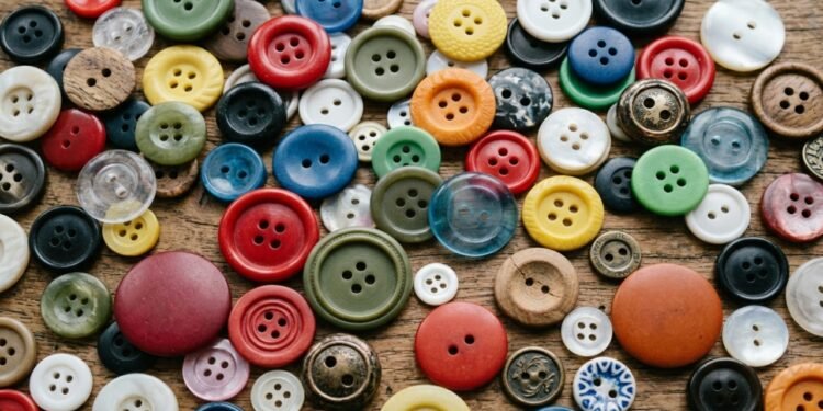 Use os botões que você tem soltos em casa e crie uma fruteira com eles