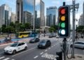 Luz branca nos semáforos pode mudar o trânsito: entenda para que serve essa novidade