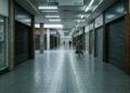 Fechamento de lojas em centro comercial histórico acende alerta e mostra crise do varejo físico