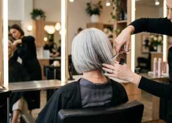 Cortes de cabelo que valorizam mulheres 60+ e deixam o visual mais leve e elegante