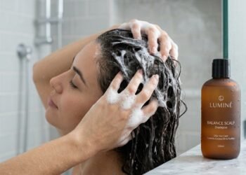 Tem shampoo que parece resolver, mas deixa o cabelo ainda mais oleoso