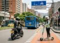 Novas regras para motocicletas e scooters elétricas entram em vigor em abril e pegam motoristas de surpresas com multa
