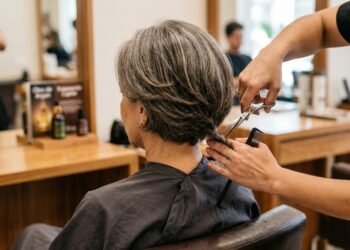 Cortes de cabelo que valorizam mulheres 50+ e trazem leveza ao visual