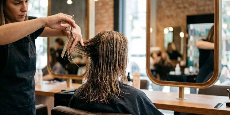 O corte para cabelos finos que rejuvenesce e valoriza mulheres depois dos 50 anos