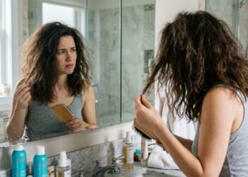 Adeus frizz indesejado, os truque para finalizar o seu cabelo e ficar com aparência de salão