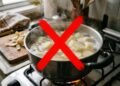 Pare de ferver batatas em água: esta é a maneira correta de cozinhá-las para preservar seus nutrientes