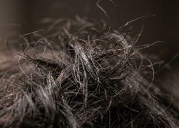 Estes 3 hábitos simples de banho são a transformação essencial para reduzir o frizz e dar brilho aos seus fios