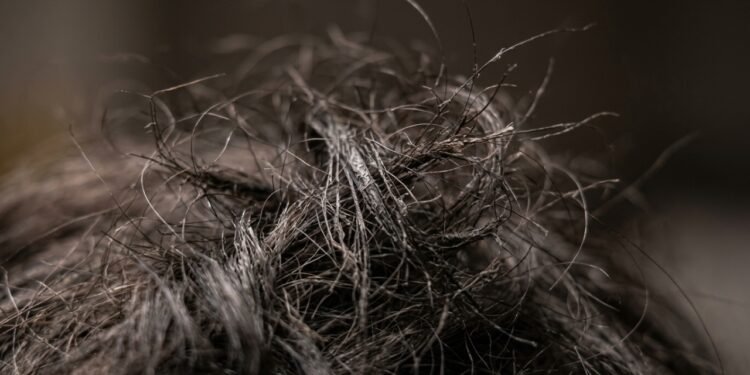 Estes 3 hábitos simples de banho são a transformação essencial para reduzir o frizz e dar brilho aos seus fios