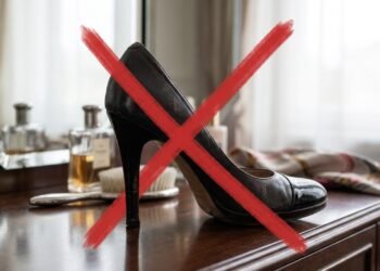 Adeus aos saltos desconfortáveis, a nova tendência de 2026 une estilo leveza e bem-estar