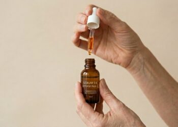 O motivo para usar vitamina C no rosto e como esse ativo potente estimula o colágeno da pele