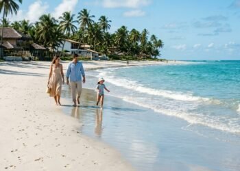 Fundada durante a invasão holandesa, essa vila alagoana de 8 mil moradores guarda a praia eleita a mais bonita do Brasil