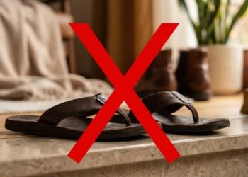 Adeus chinelos simples: a nova tendência de calçados para o outono de 2026 que une conforto e elegância