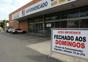 Supermercados fechando aos domingos divide opiniões