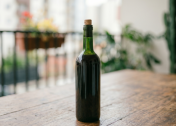 Como abrir vinho sem saca rolha