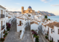 Altea preserva casas brancas e encanta turistas