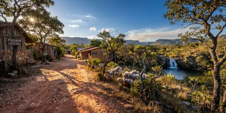 O vilarejo a 1.000 metros de altitude que nasceu do garimpo de cristais e guarda rochas de 1 bilhão de anos ao lado de cachoeiras de águas cristalinas