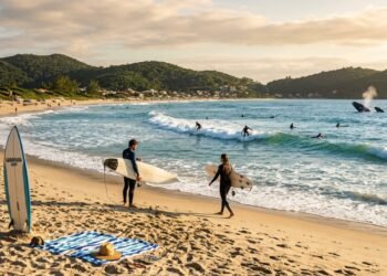 Baleias na areia e ondas de campeonato: a vila catarinense que virou lar de surfistas de toda a América do Sul