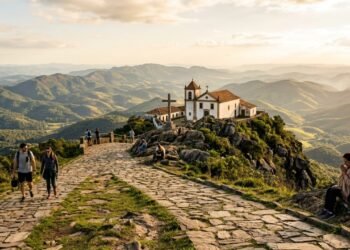 500 mil visitantes por ano sobem neste vilarejo a 1h de Belo Horizonte com a menor basílica do mundo