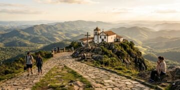 500 mil visitantes por ano sobem neste vilarejo a 1h de Belo Horizonte com a menor basílica do mundo