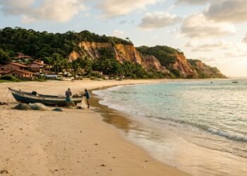 Praias vazias e 30 km de estrada de terra: o vilarejo fora do radar na Costa das Baleias