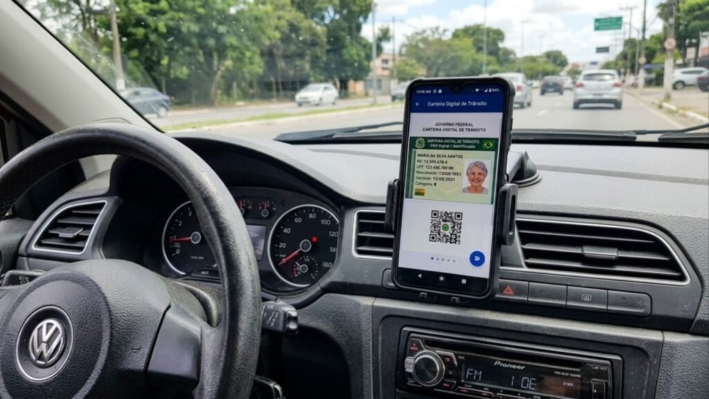 Idosos com mais de 60 anos devem emitir outro documento obrigatório além da Carteira de Identidade