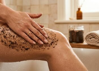 O esfoliante corporal caseiro que deixa a pele mais lisa e macia desde a primeira aplicação